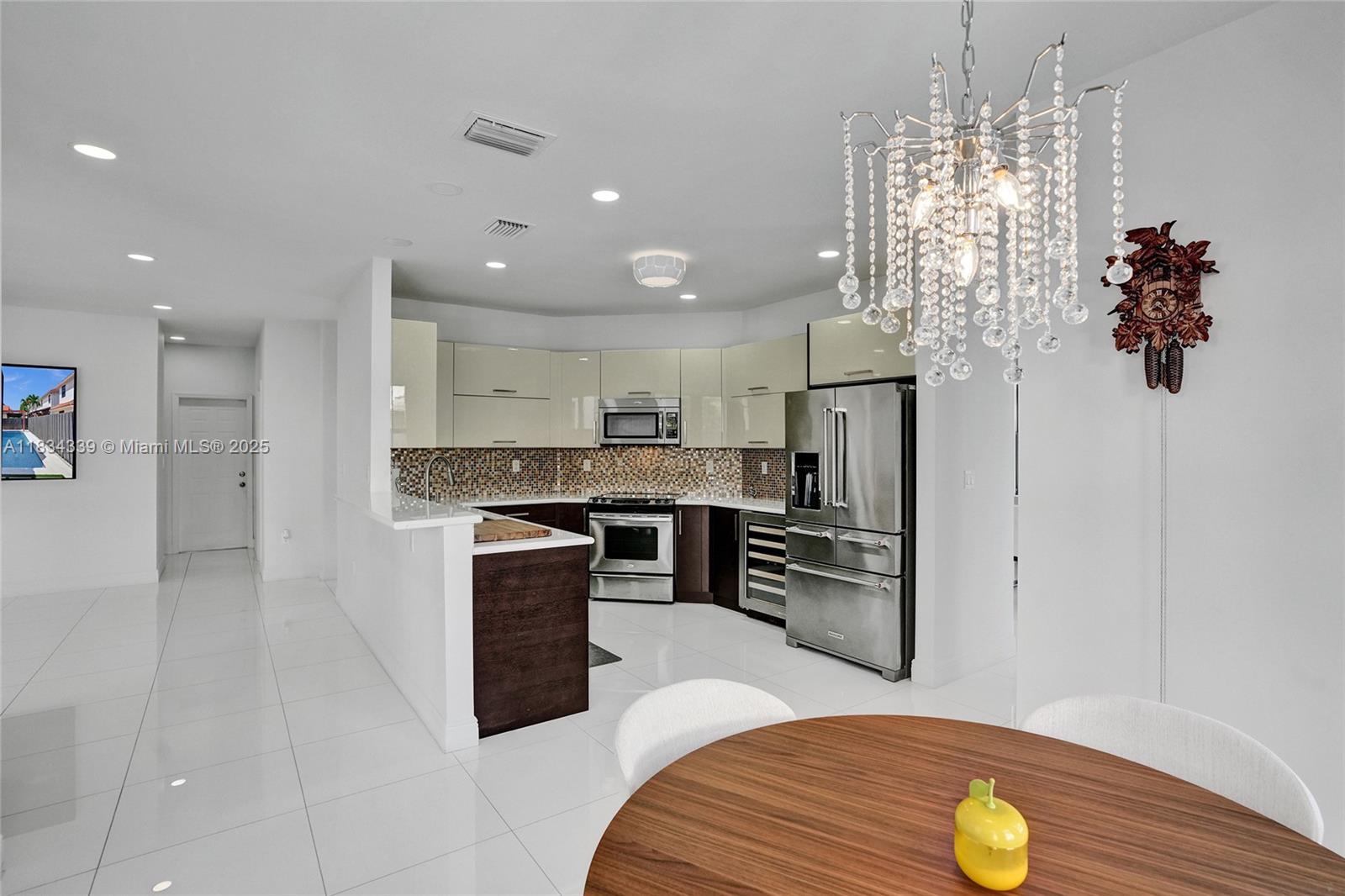 FONTAINEBLEAU WEST NORTH - Residential