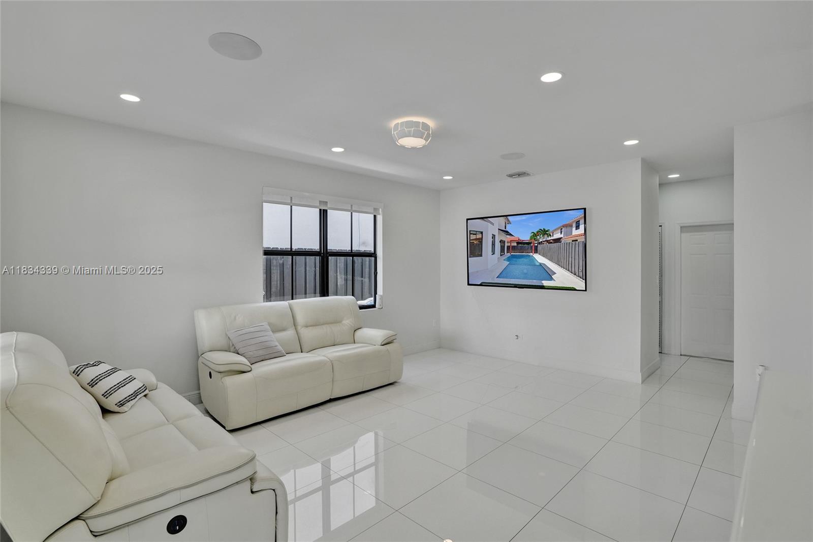 FONTAINEBLEAU WEST NORTH - Residential