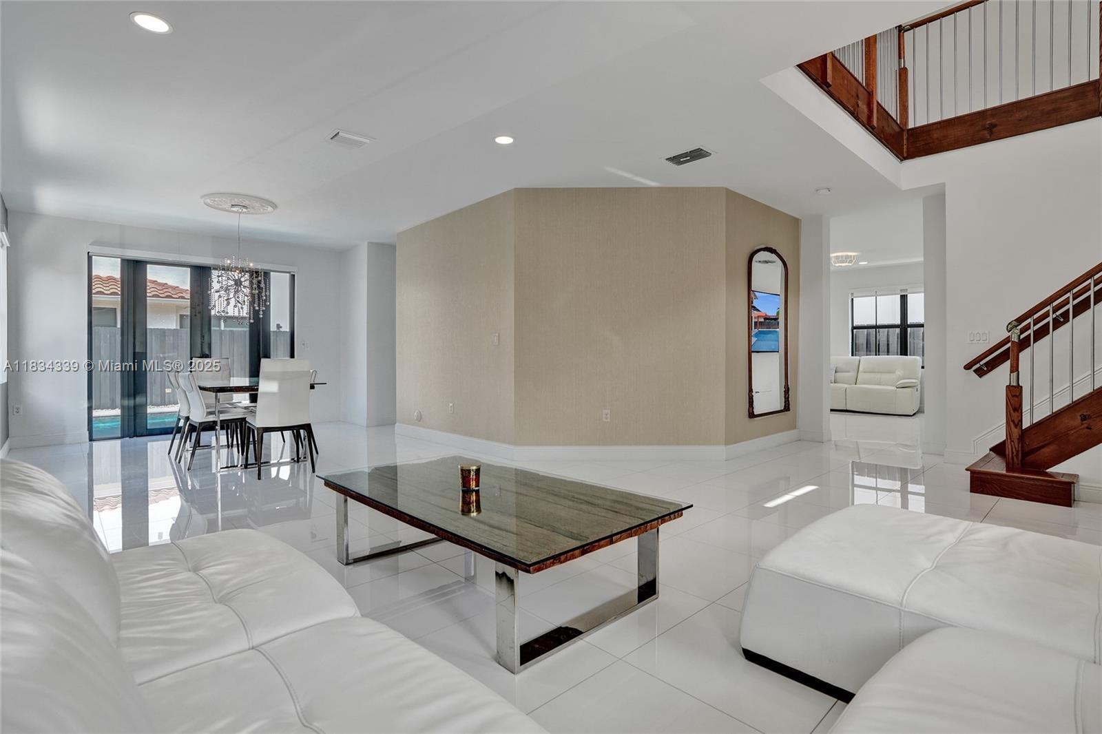 FONTAINEBLEAU WEST NORTH - Residential