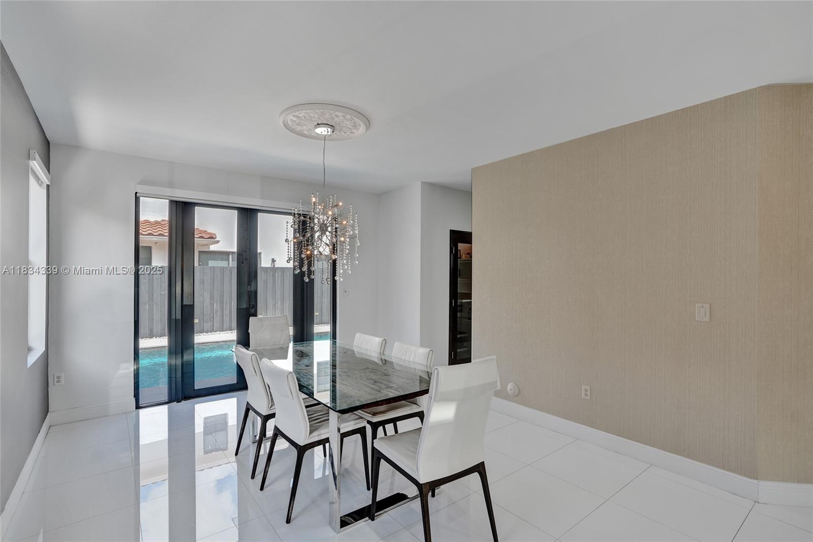 FONTAINEBLEAU WEST NORTH - Residential