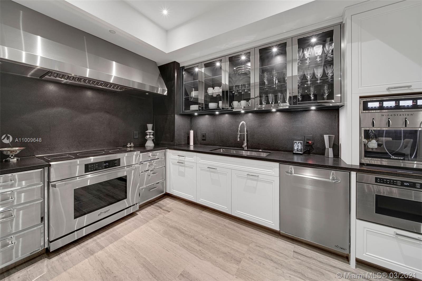 CONTINUUM ON SOUTH BEACH - Residential