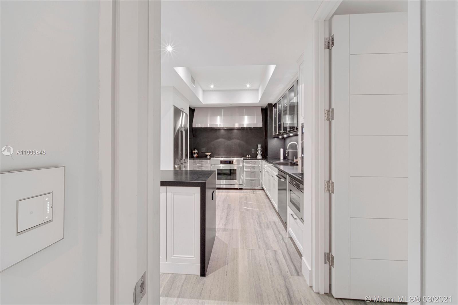 CONTINUUM ON SOUTH BEACH - Residential