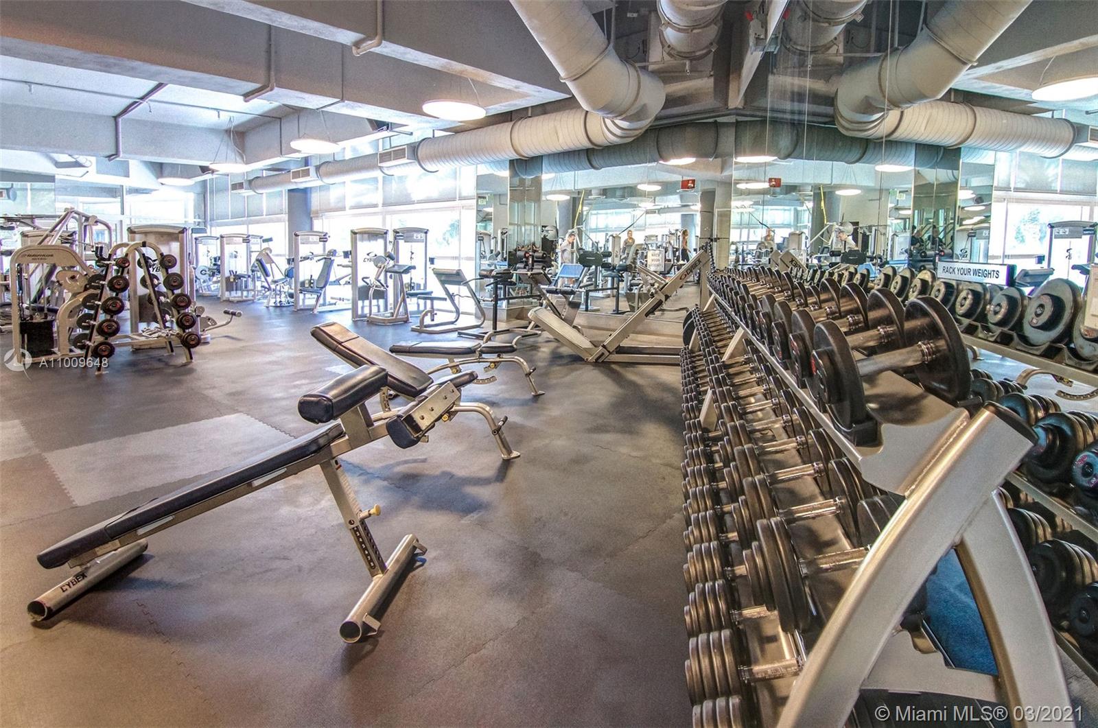 CONTINUUM ON SOUTH BEACH - Residential