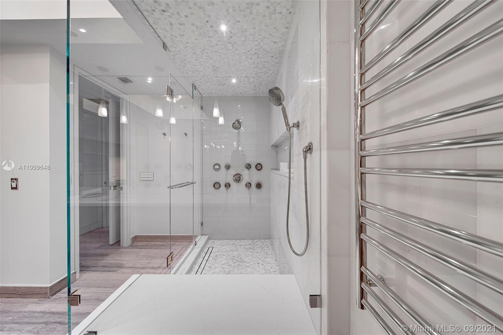 CONTINUUM ON SOUTH BEACH - Residential