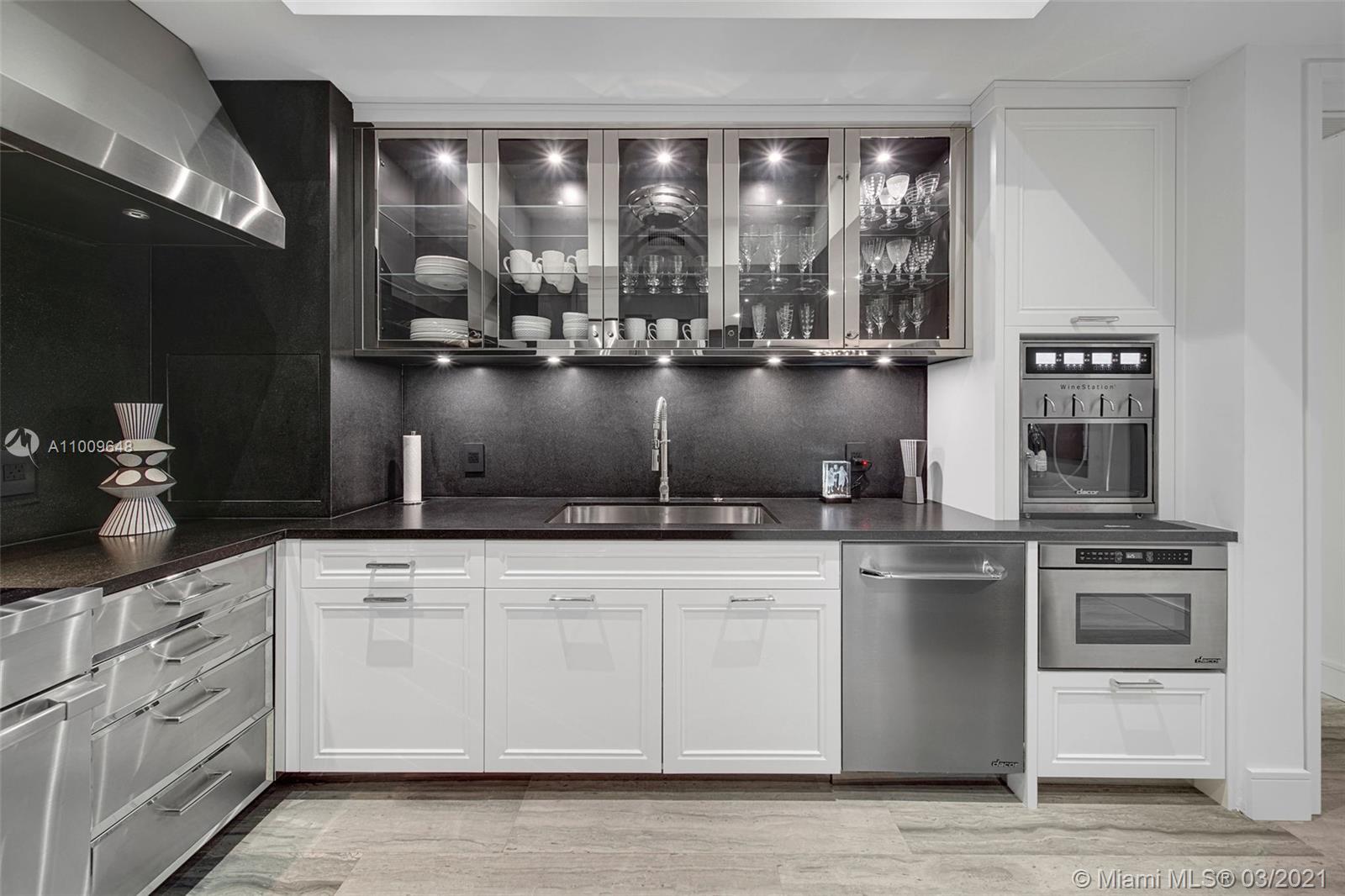 CONTINUUM ON SOUTH BEACH - Residential