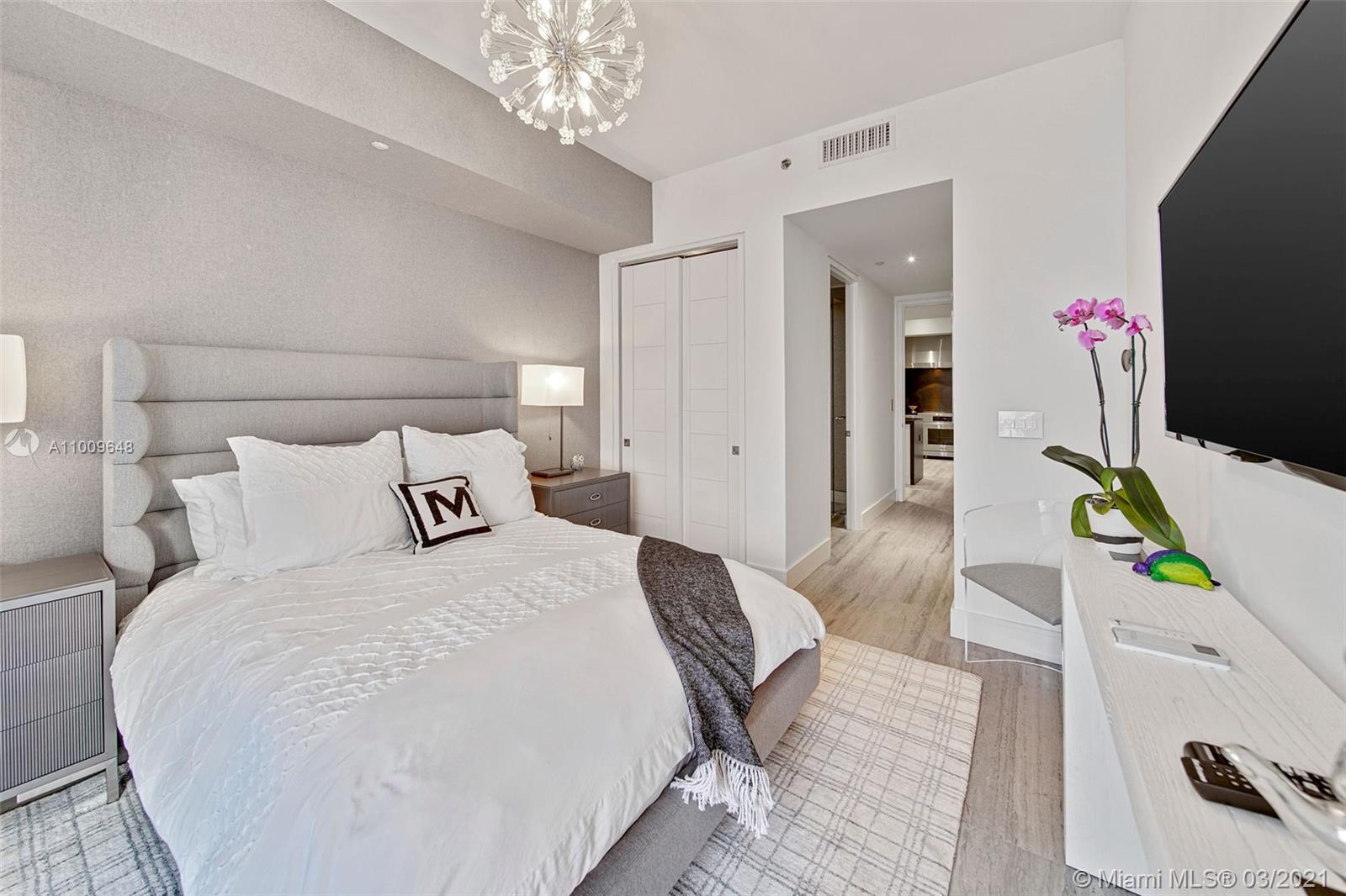 CONTINUUM ON SOUTH BEACH - Residential