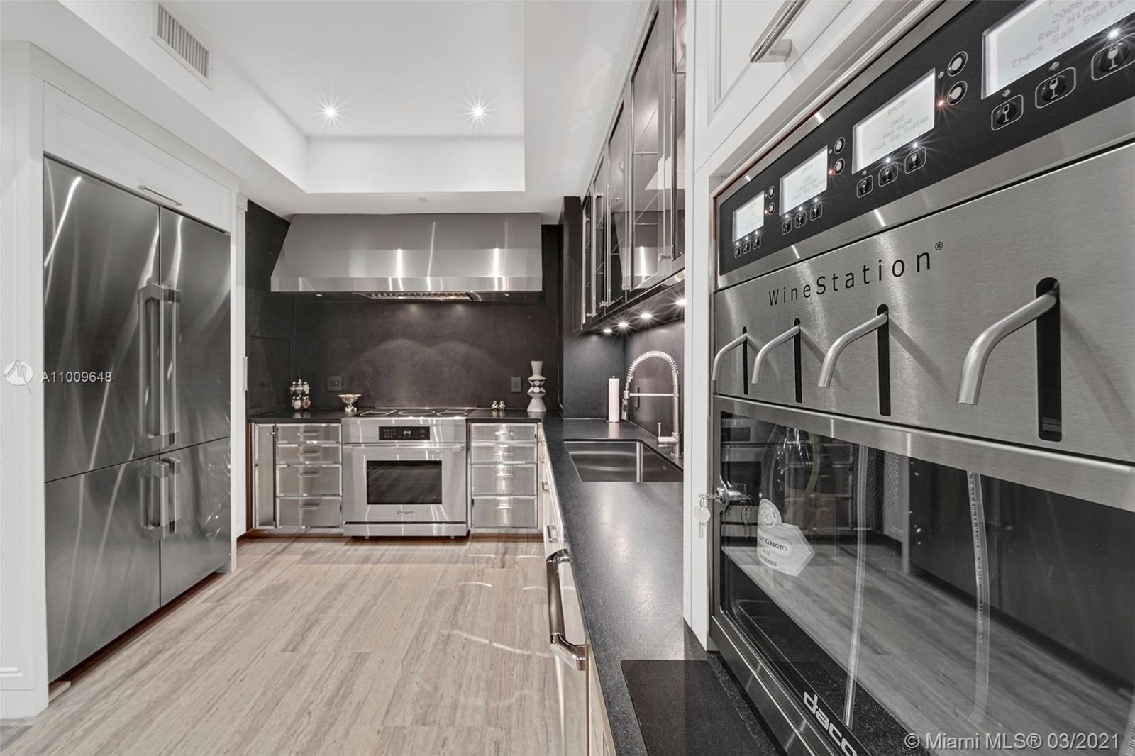 CONTINUUM ON SOUTH BEACH - Residential