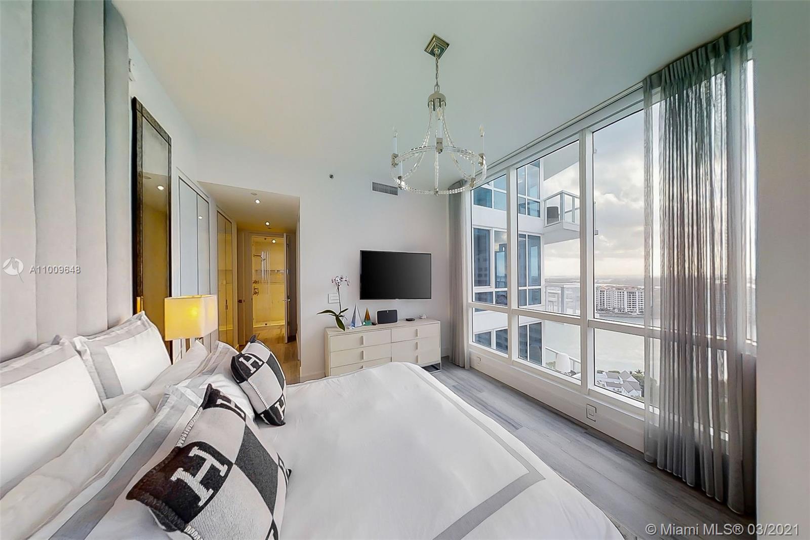 CONTINUUM ON SOUTH BEACH - Residential