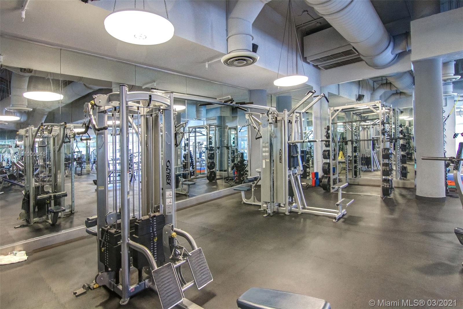 CONTINUUM ON SOUTH BEACH - Residential