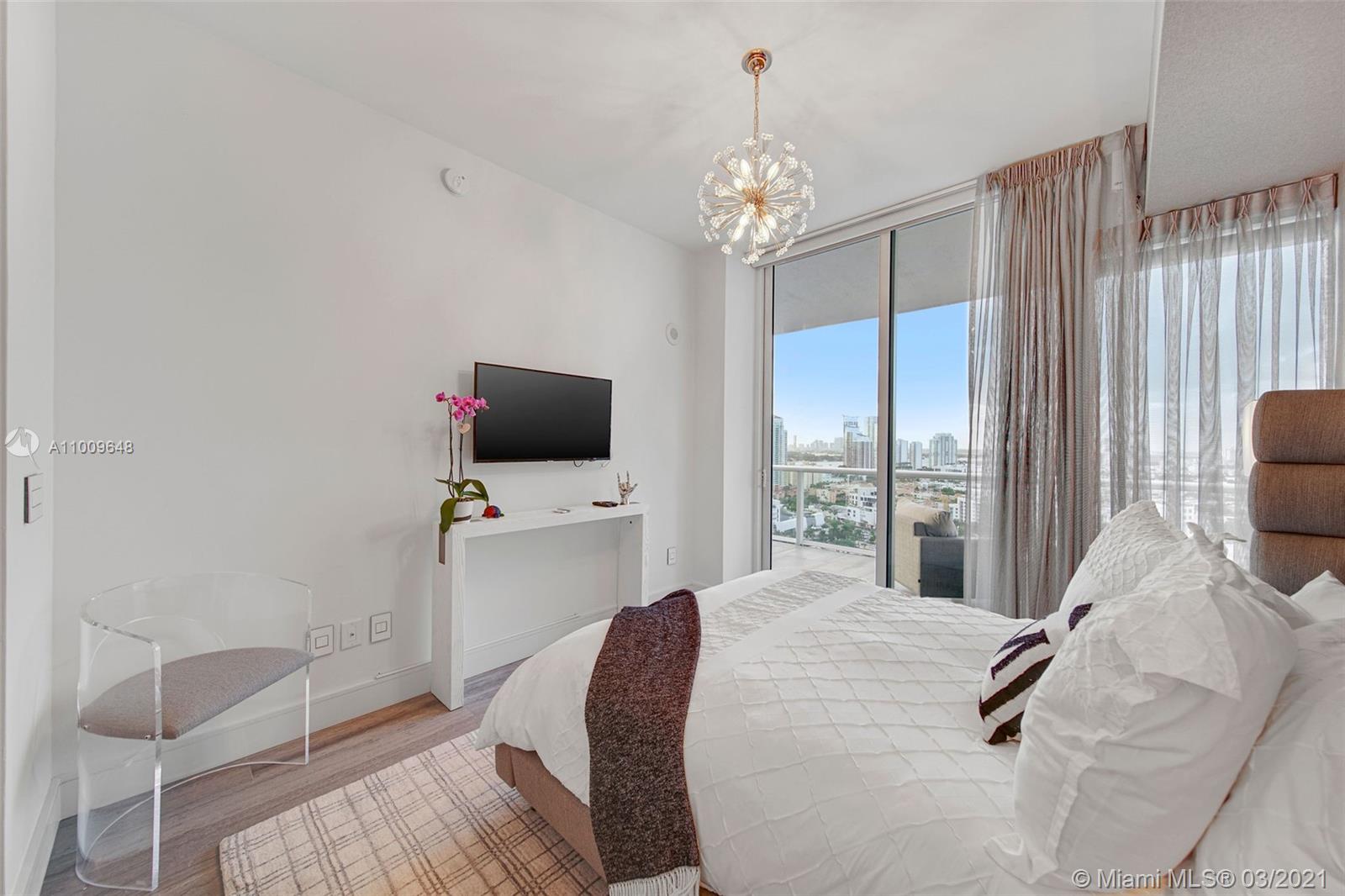 CONTINUUM ON SOUTH BEACH - Residential