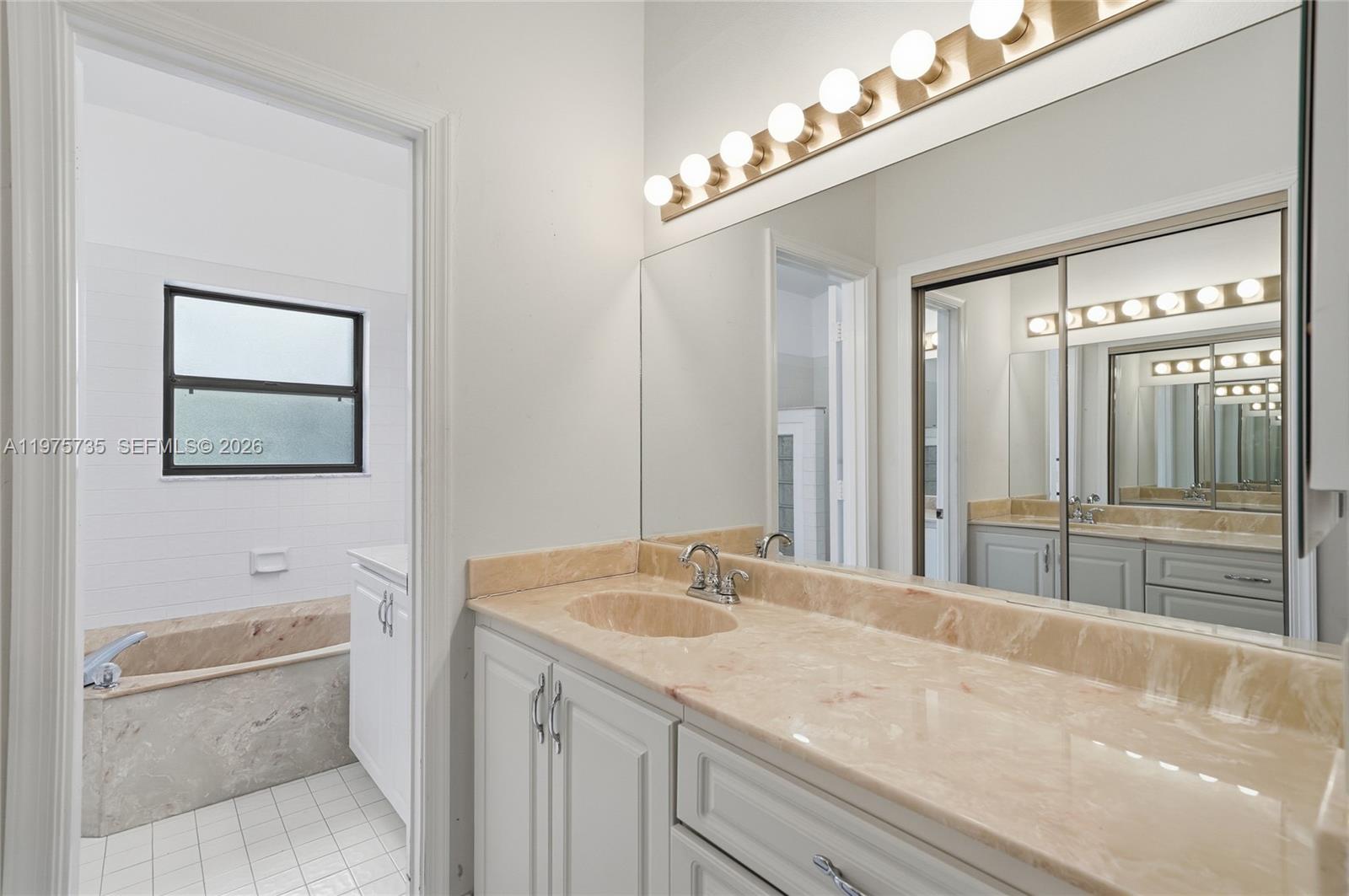 HAWKES BLUFF - Residential