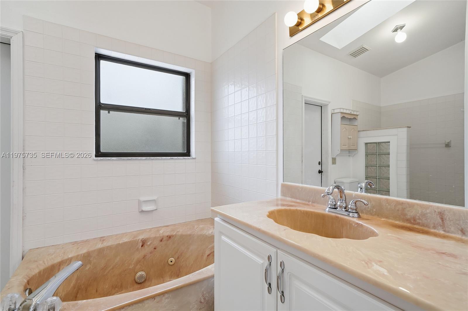 HAWKES BLUFF - Residential