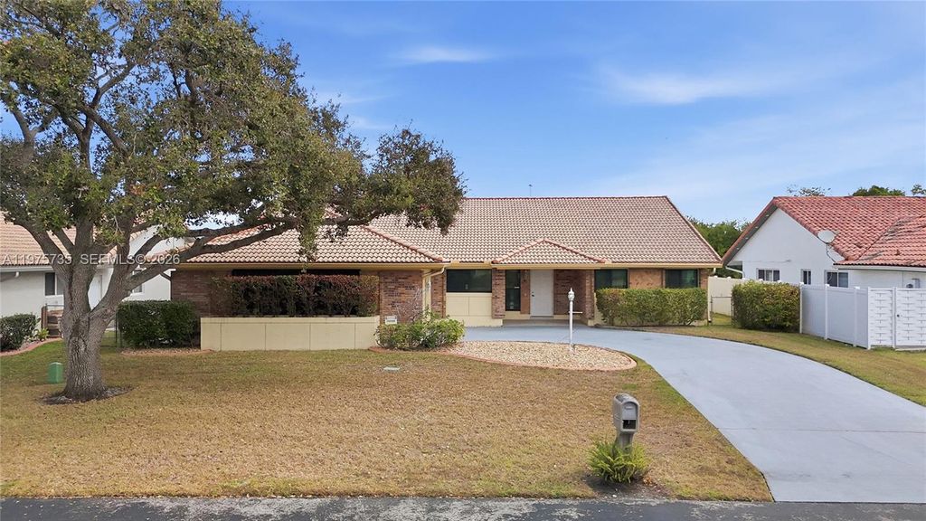 Photo of 5250 King Arthur Ave, Davie, FL 33331 (MLS # A11975735)