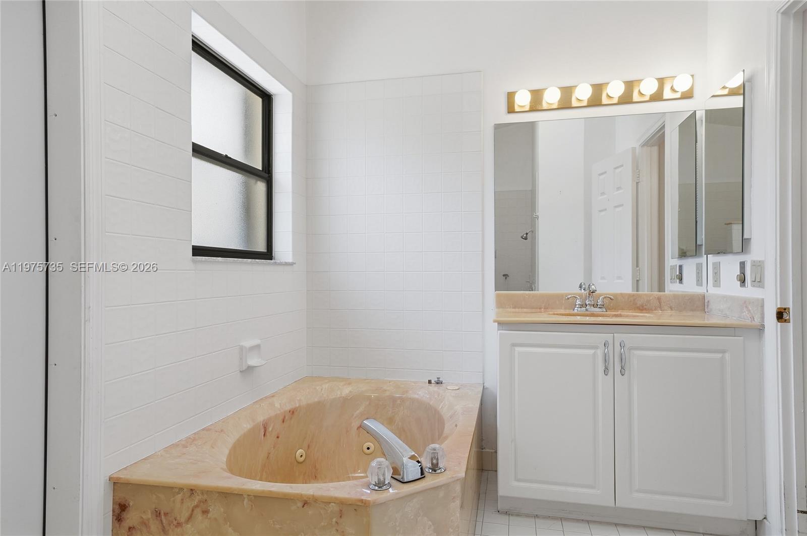 HAWKES BLUFF - Residential