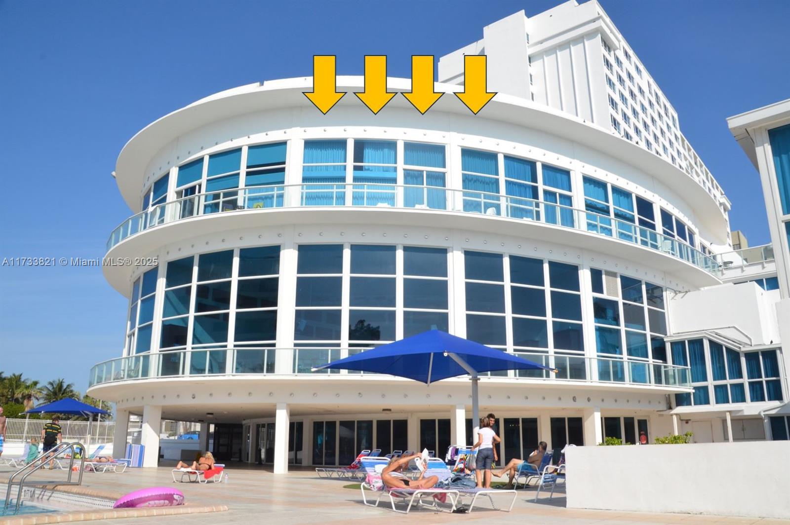 5445 Collins Ave M15
