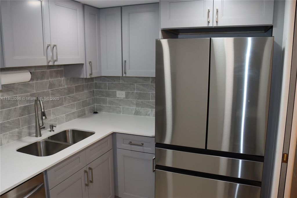 Photo of 3730 Inverrary Dr #2Y, Lauderhill, FL 33319 (MLS # A11802098)