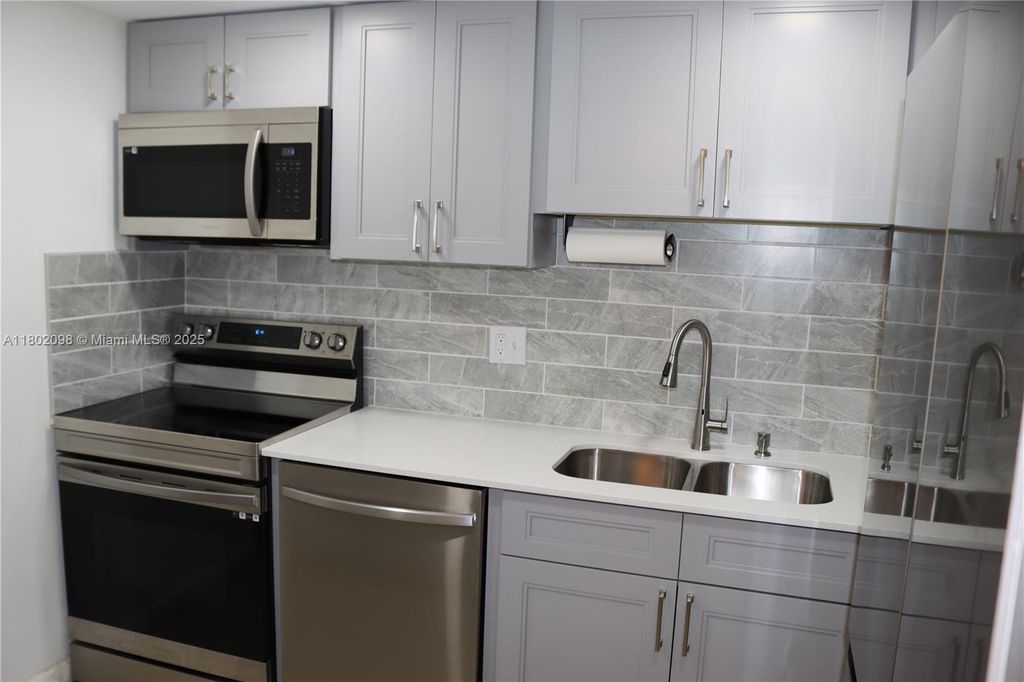 Photo of 3730 Inverrary Dr #2Y, Lauderhill, FL 33319 (MLS # A11802098)