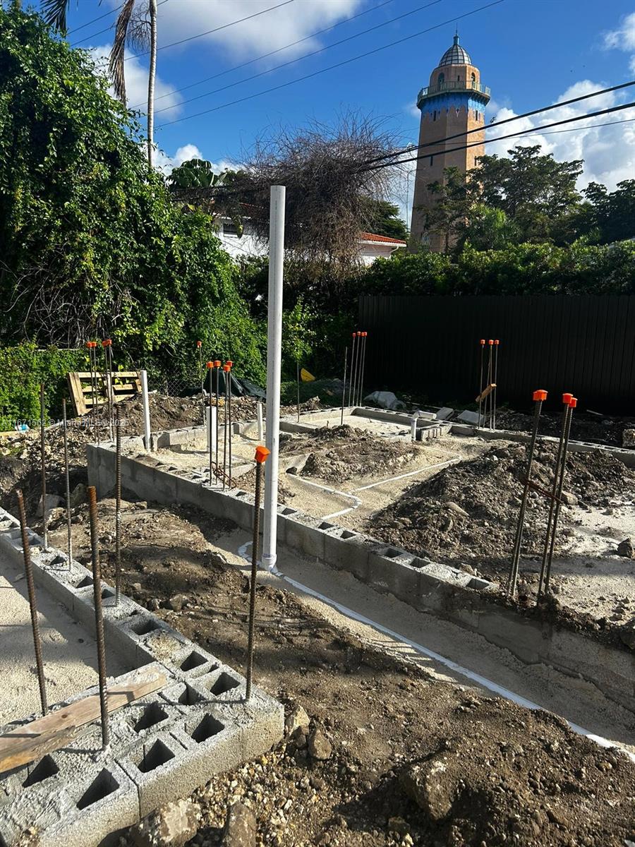 ¤C GABLES GRANADA SEC REV - Residential