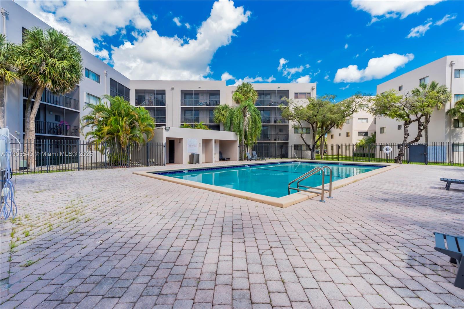 HORIZONS WEST CONDO #6 - Residential