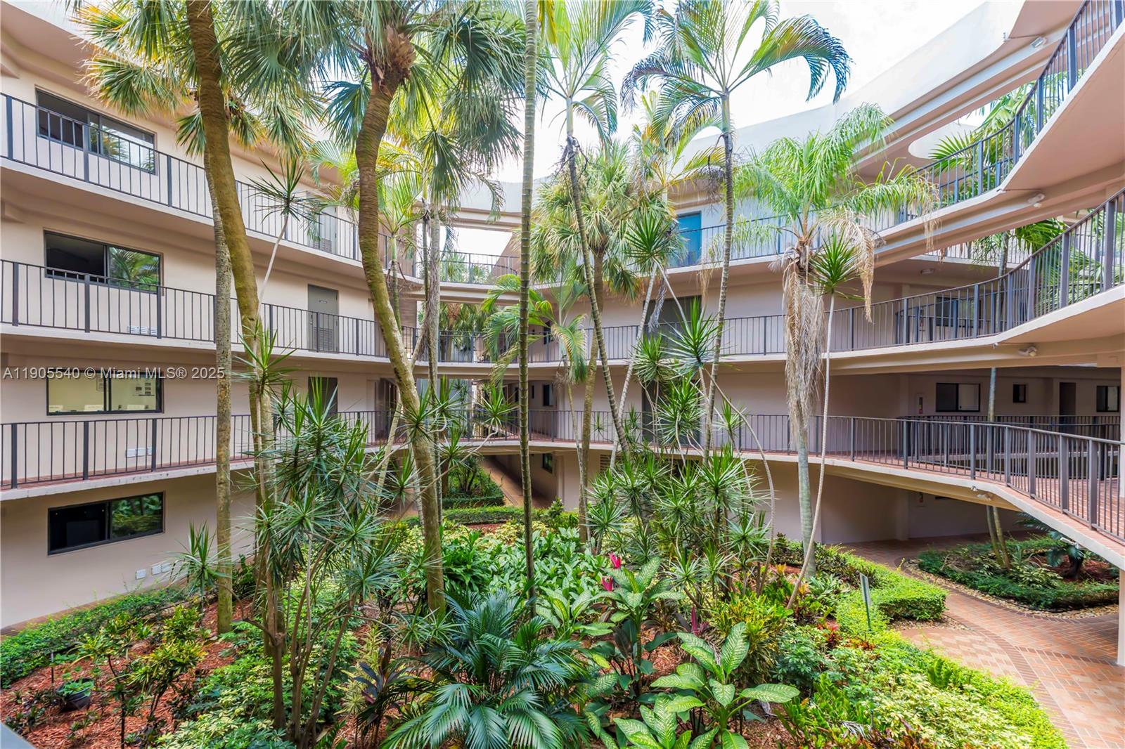 HORIZONS WEST CONDO #6 - Residential