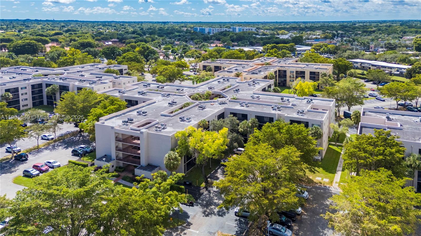 HORIZONS WEST CONDO #6 - Residential