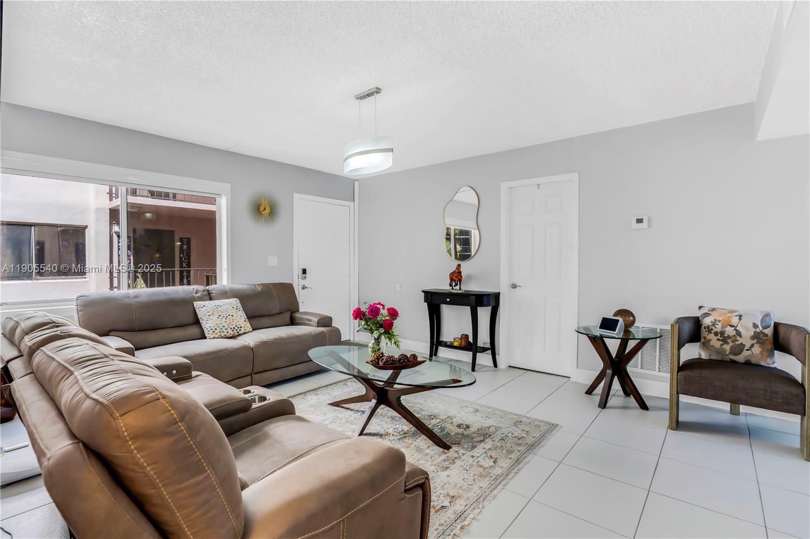 HORIZONS WEST CONDO #6 - Residential