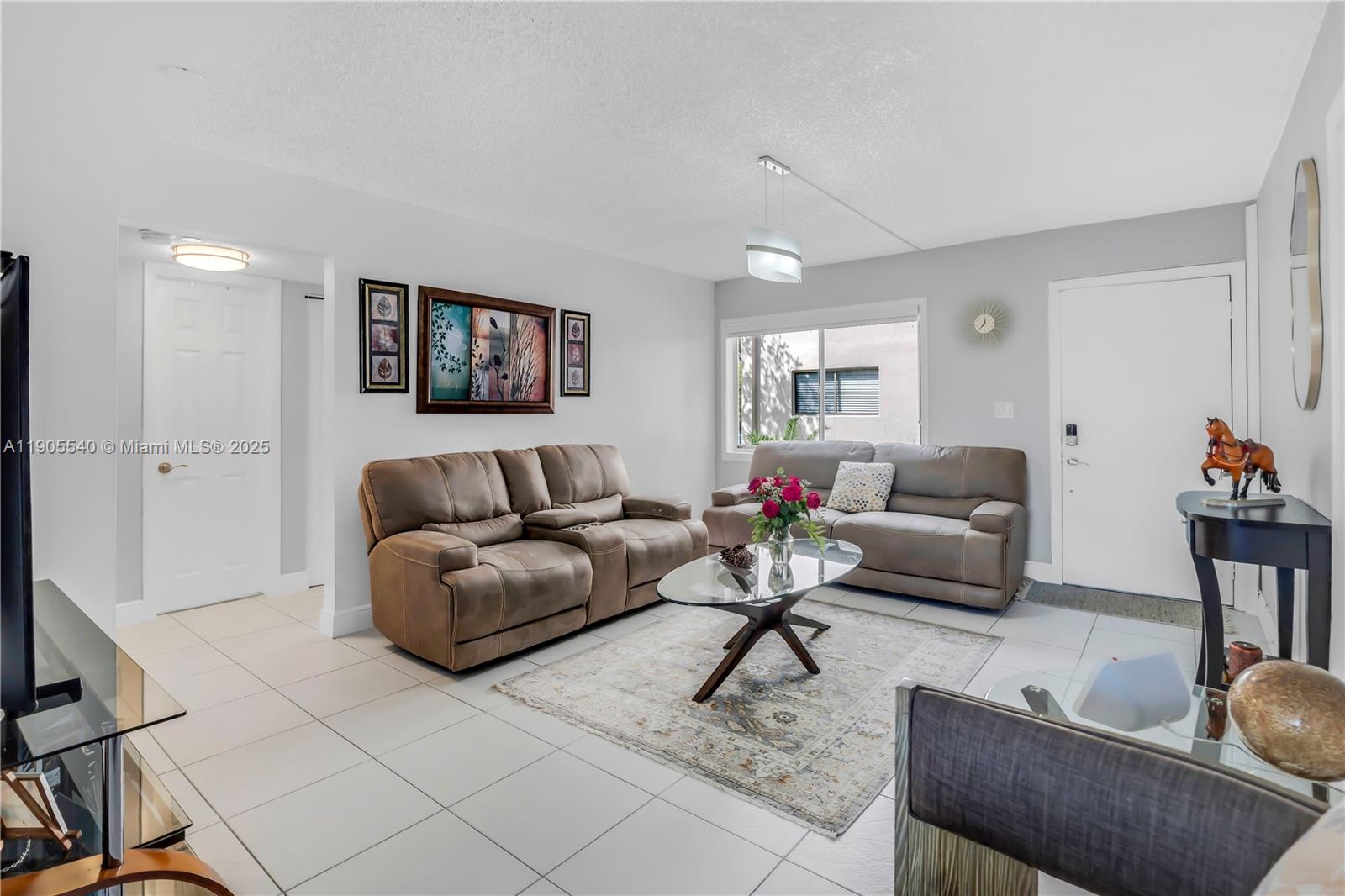 HORIZONS WEST CONDO #6 - Residential