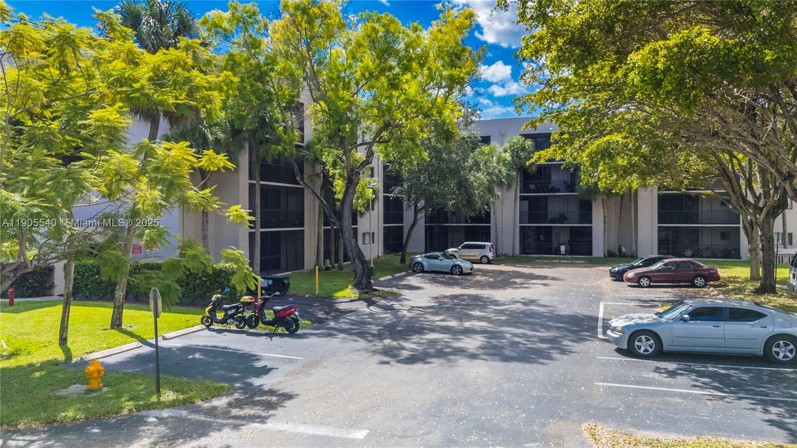 HORIZONS WEST CONDO #6 - Residential