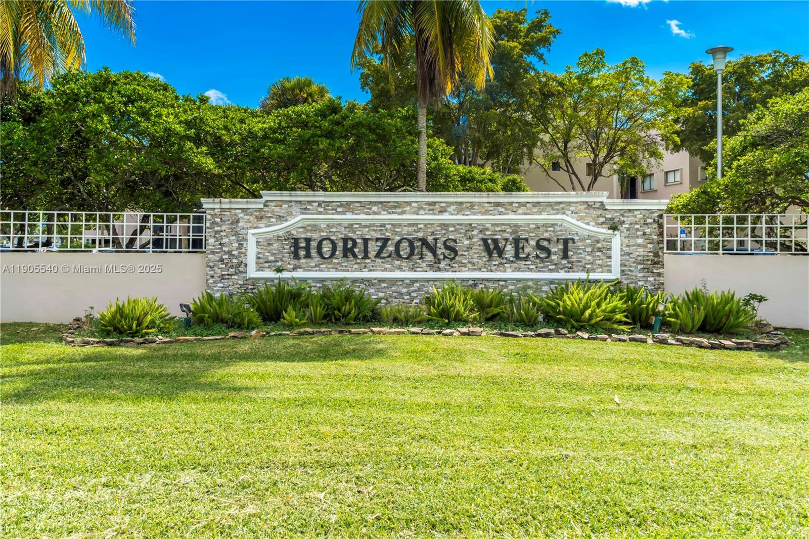 HORIZONS WEST CONDO #6 - Residential
