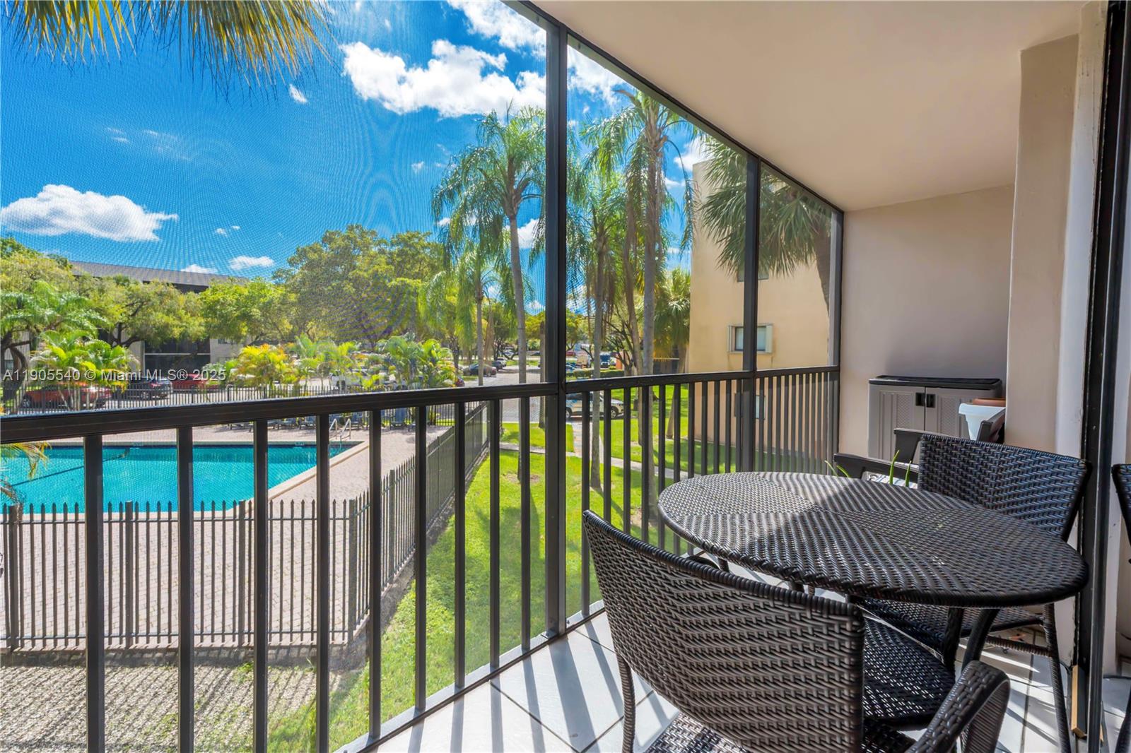 HORIZONS WEST CONDO #6 - Residential