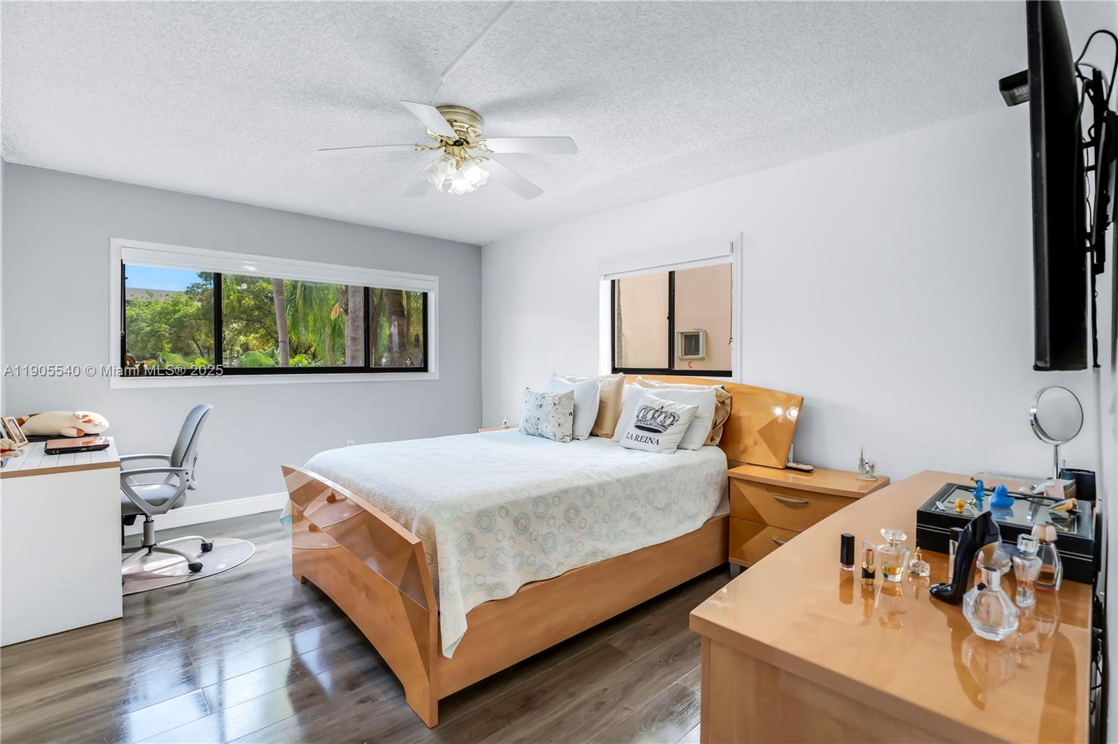 HORIZONS WEST CONDO #6 - Residential