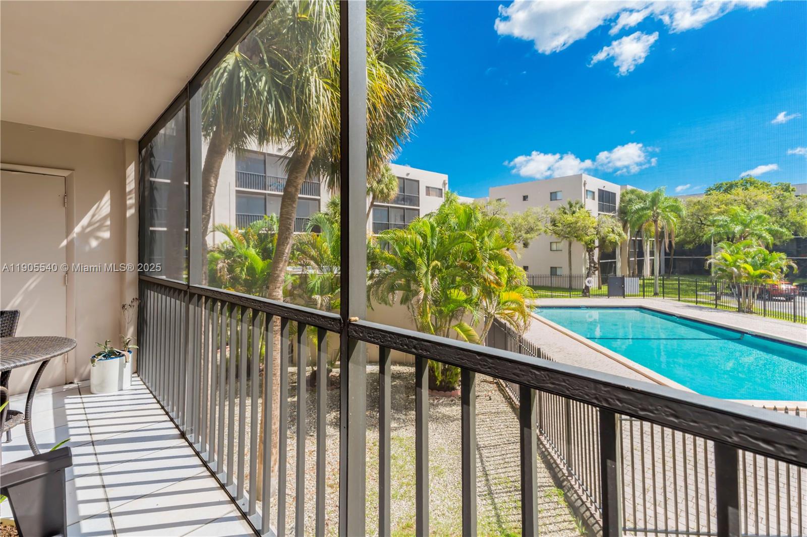 HORIZONS WEST CONDO #6 - Residential