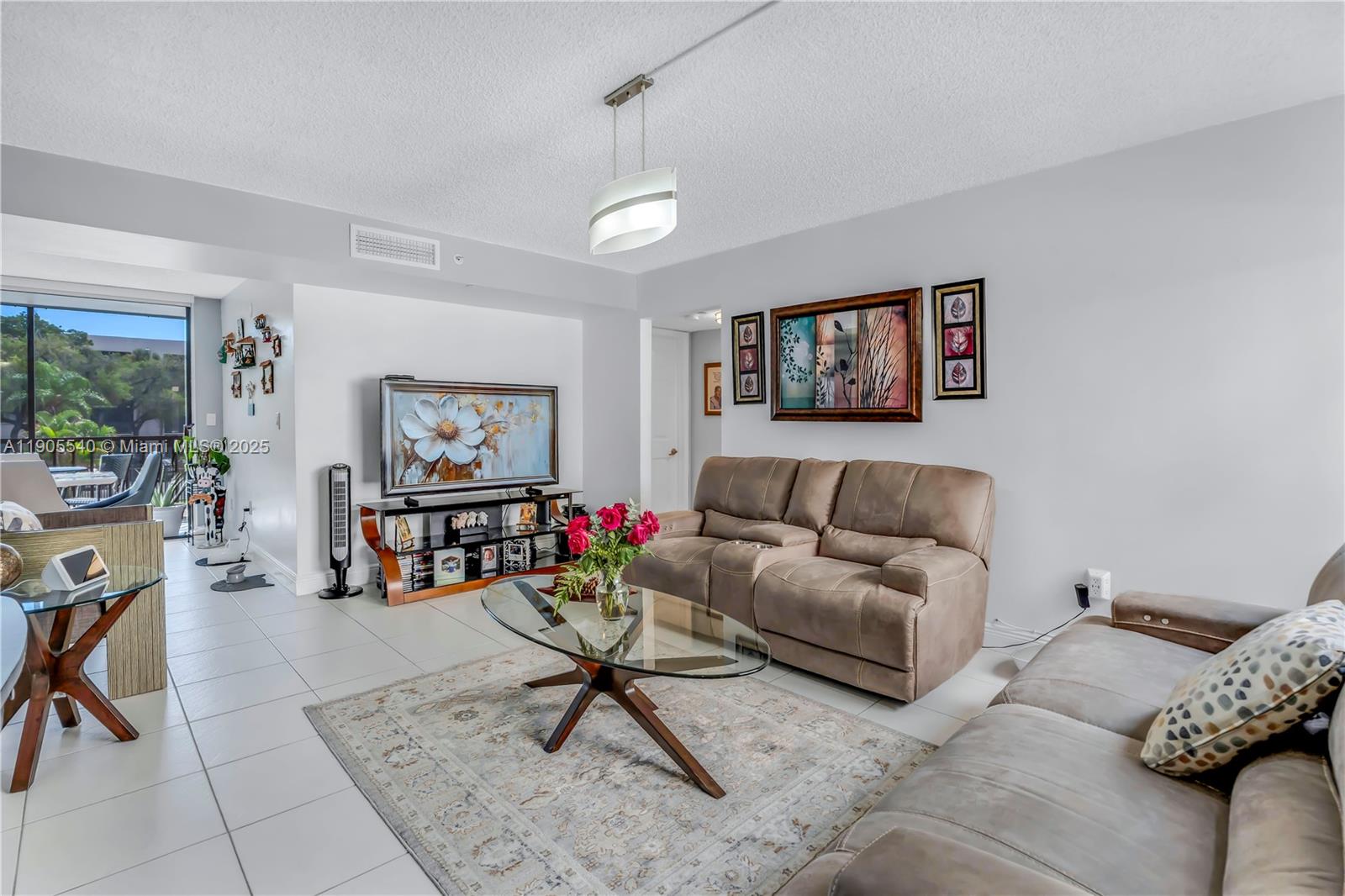 HORIZONS WEST CONDO #6 - Residential