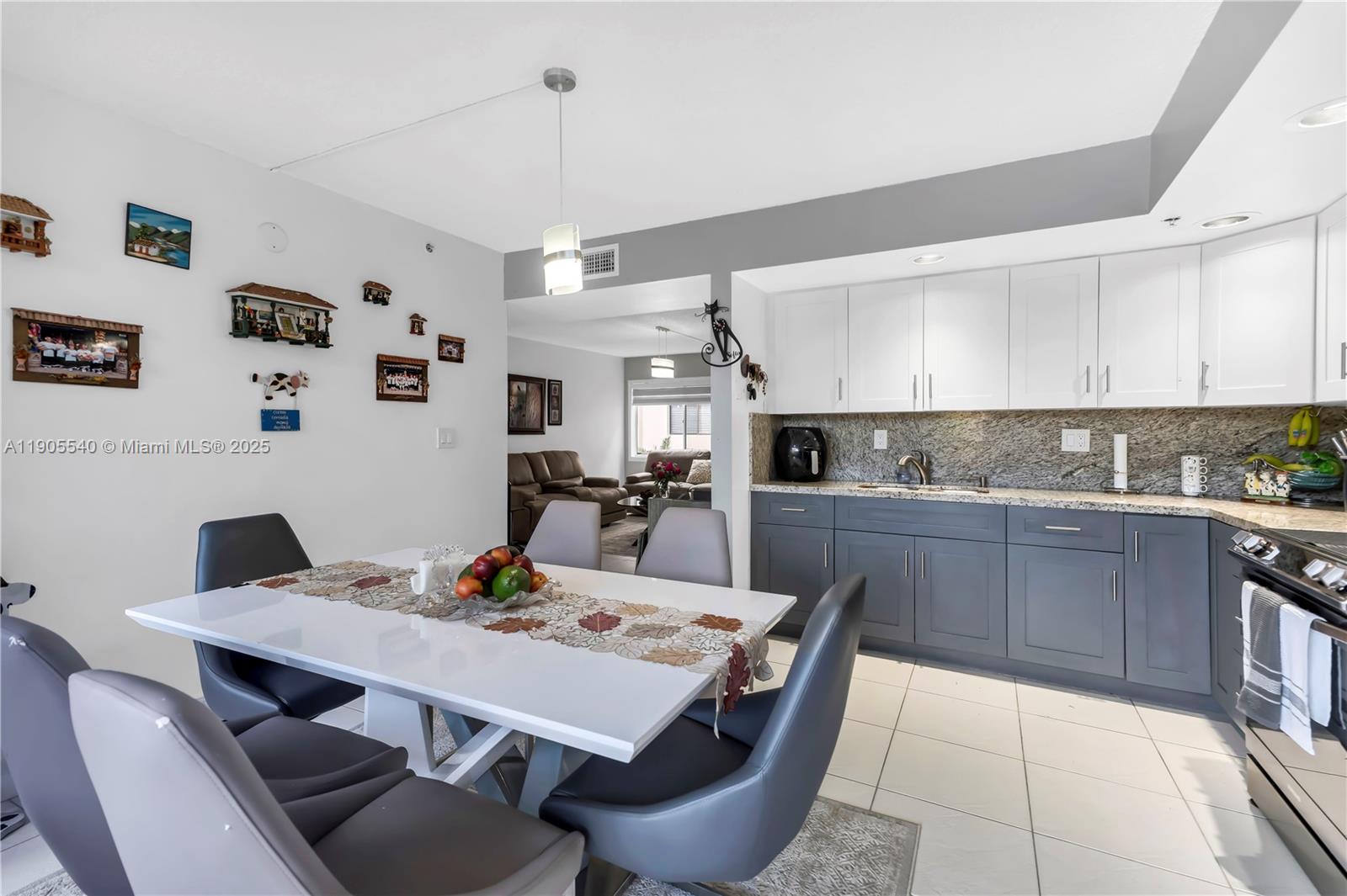 HORIZONS WEST CONDO #6 - Residential