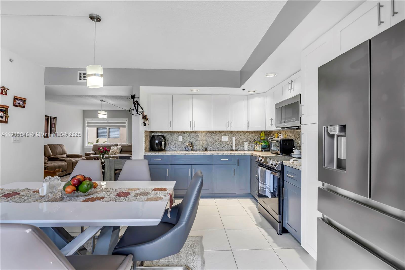 HORIZONS WEST CONDO #6 - Residential