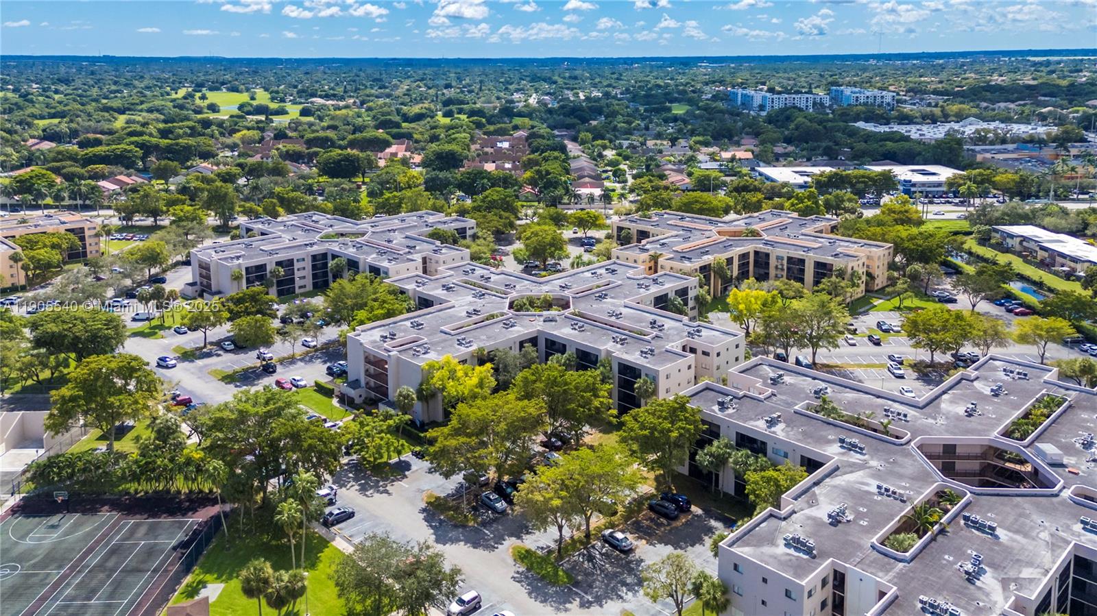 HORIZONS WEST CONDO #6 - Residential