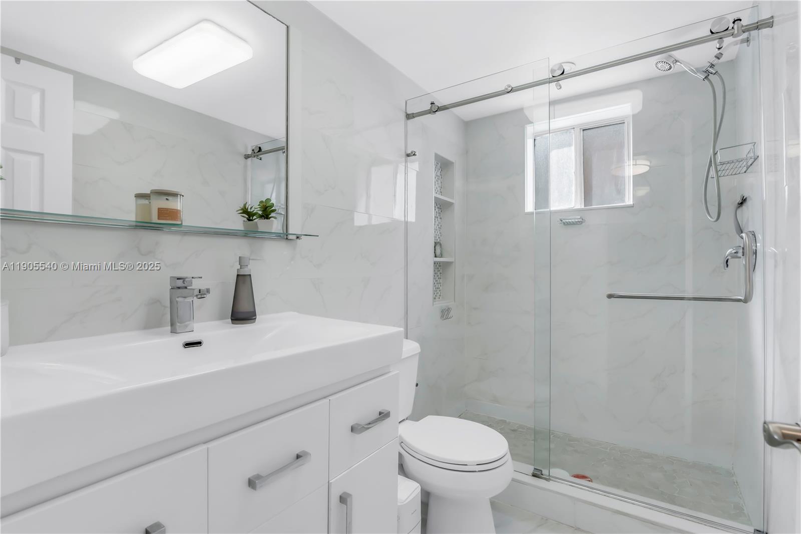 HORIZONS WEST CONDO #6 - Residential