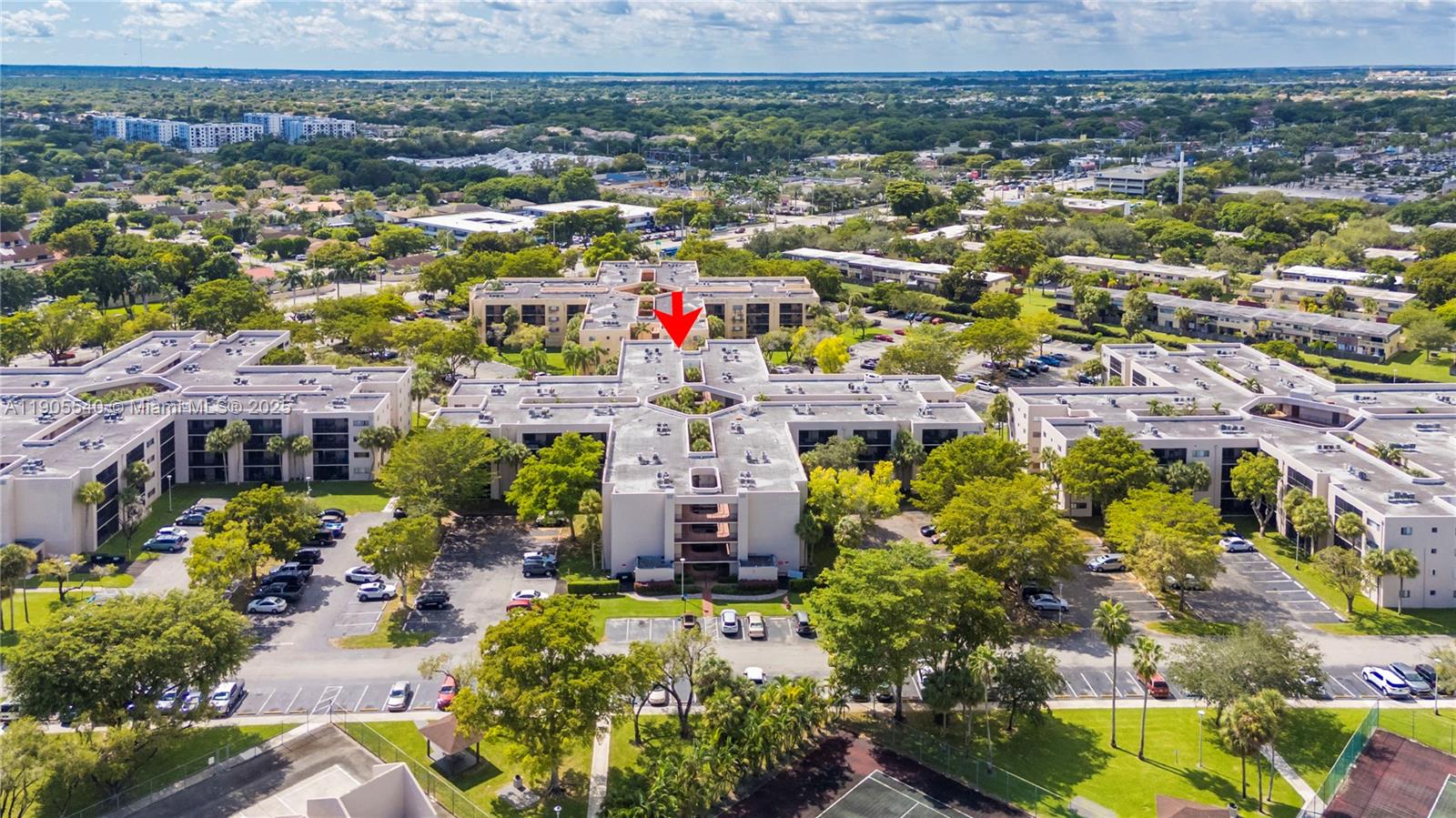 HORIZONS WEST CONDO #6 - Residential