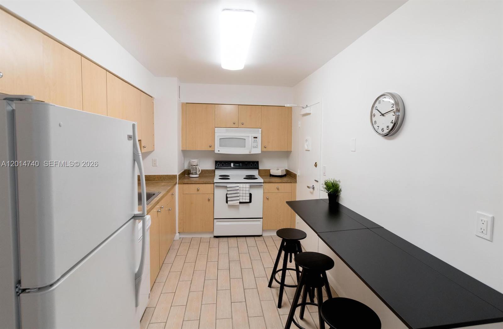 CARLISLE ON THE OCEAN CON - Residential Lease