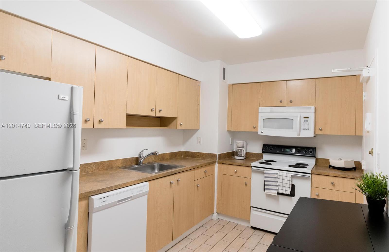 CARLISLE ON THE OCEAN CON - Residential Lease