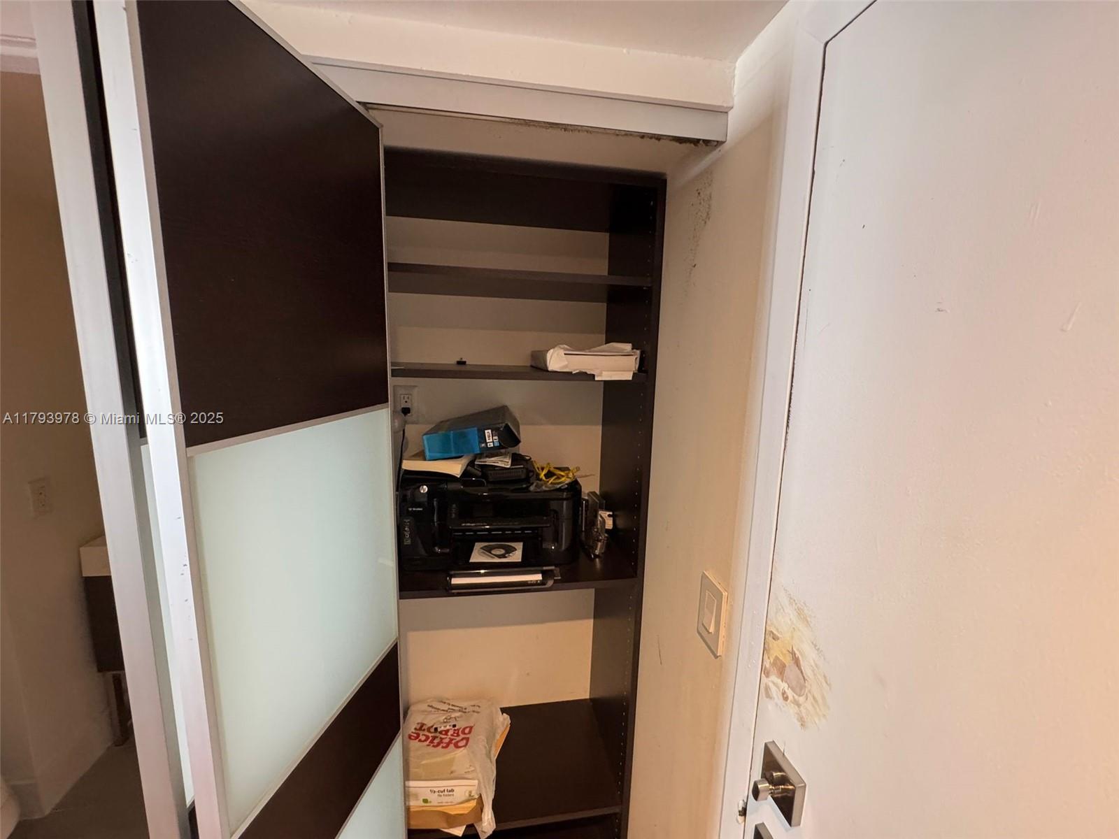 ADMIRALS PORT CONDO-WEST - Residential