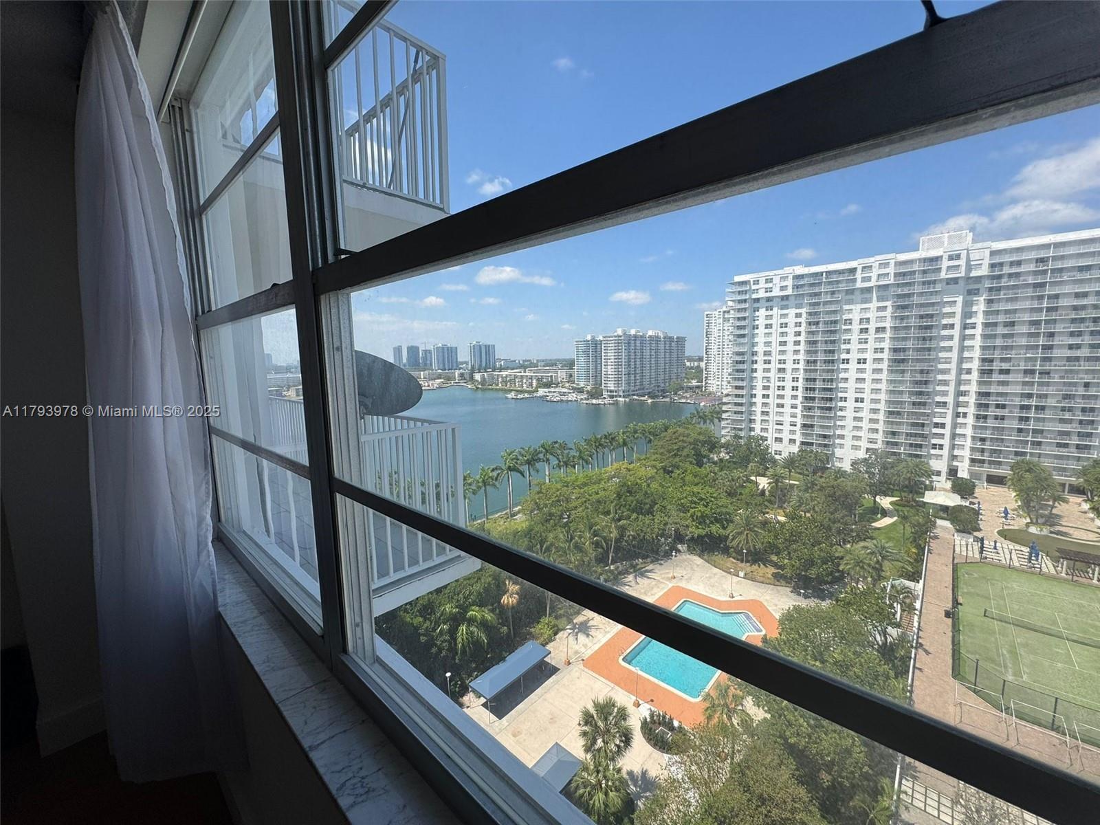 ADMIRALS PORT CONDO-WEST - Residential