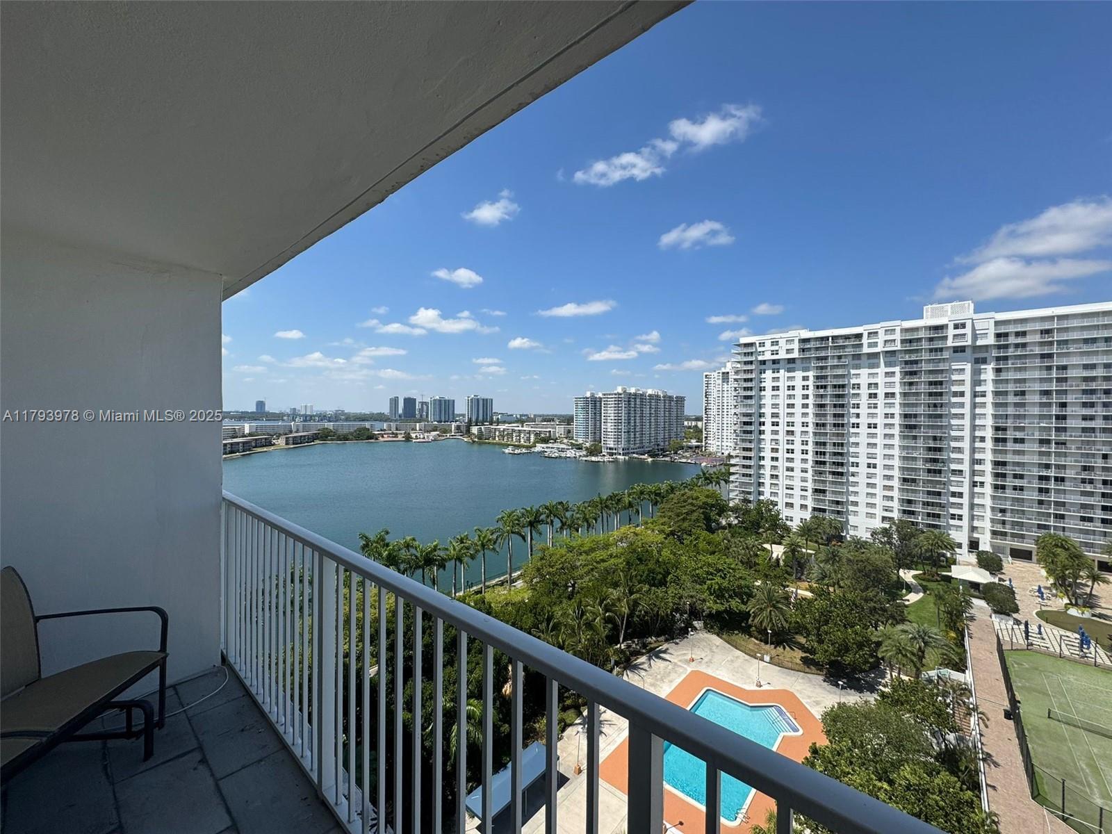 ADMIRALS PORT CONDO-WEST - Residential