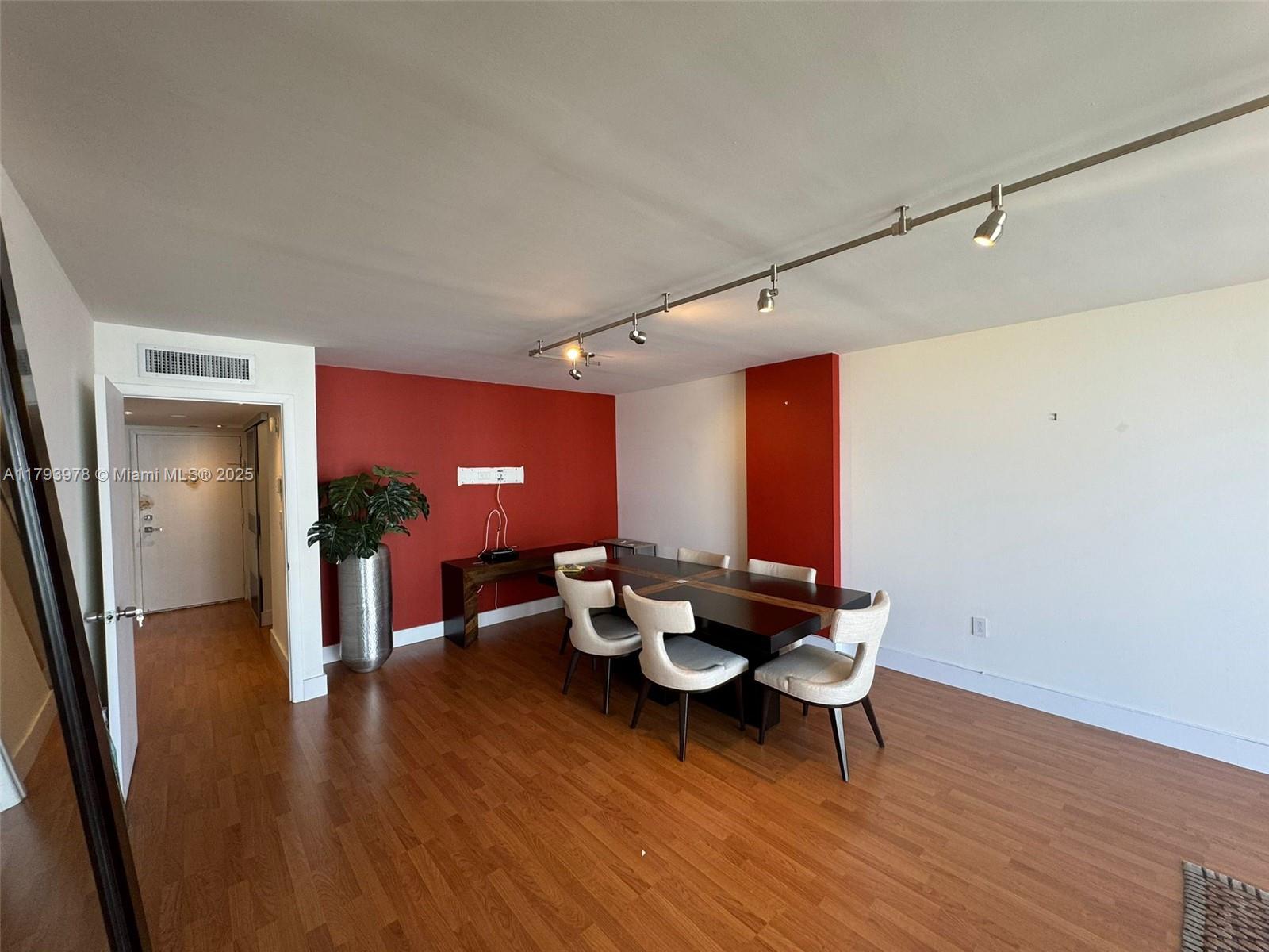 ADMIRALS PORT CONDO-WEST - Residential