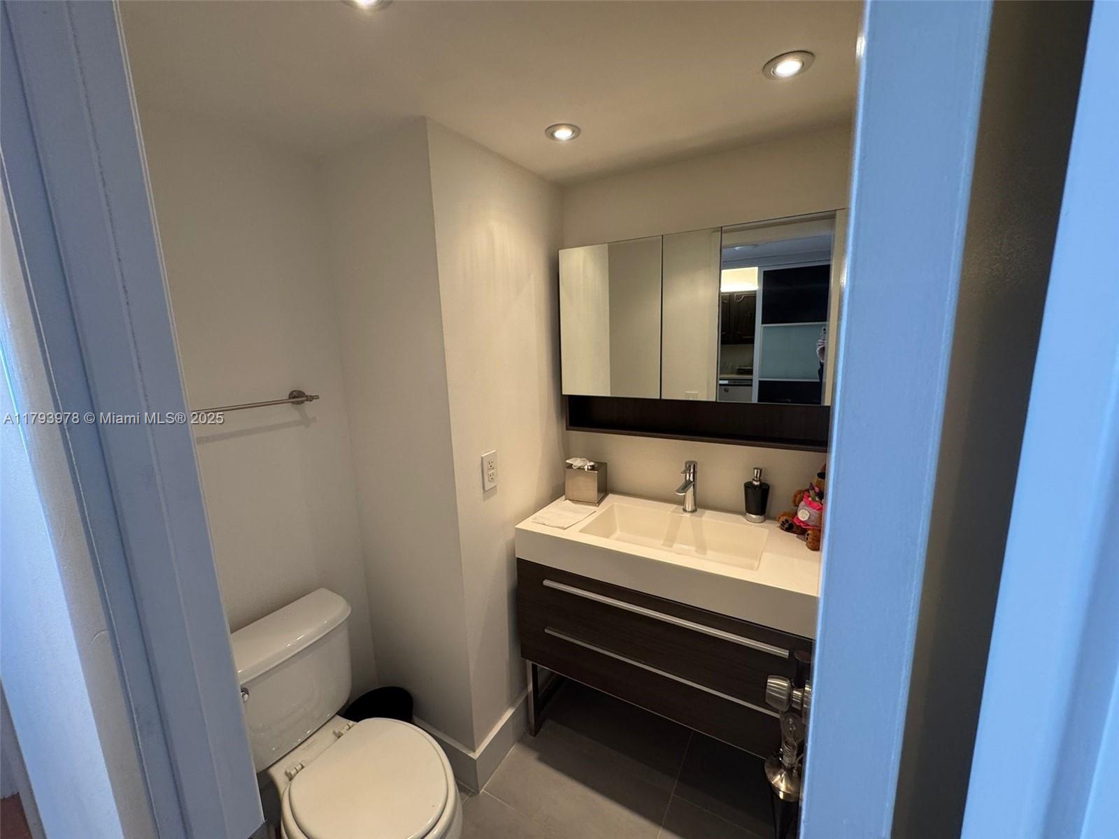 ADMIRALS PORT CONDO-WEST - Residential