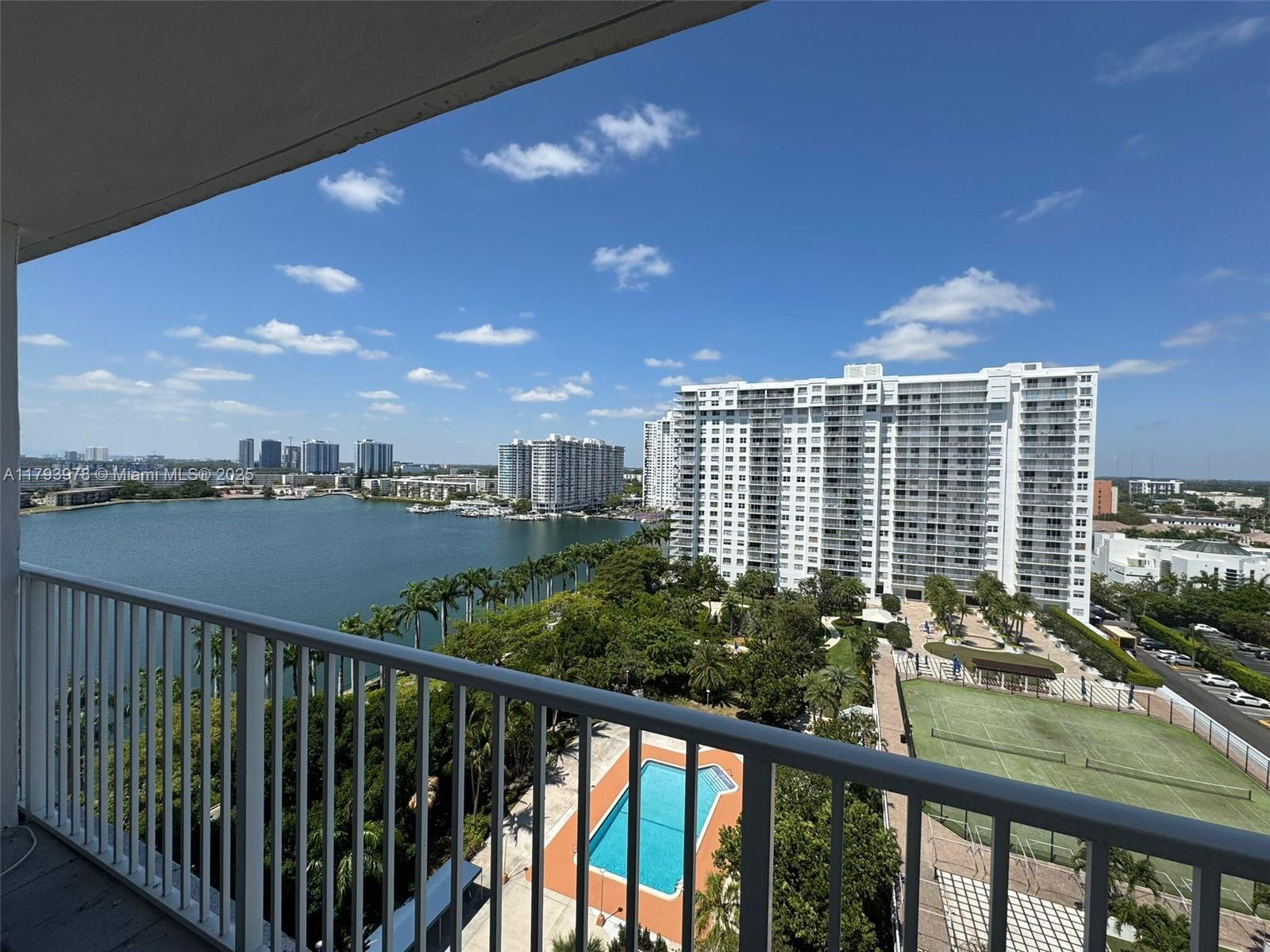 ADMIRALS PORT CONDO-WEST - Residential