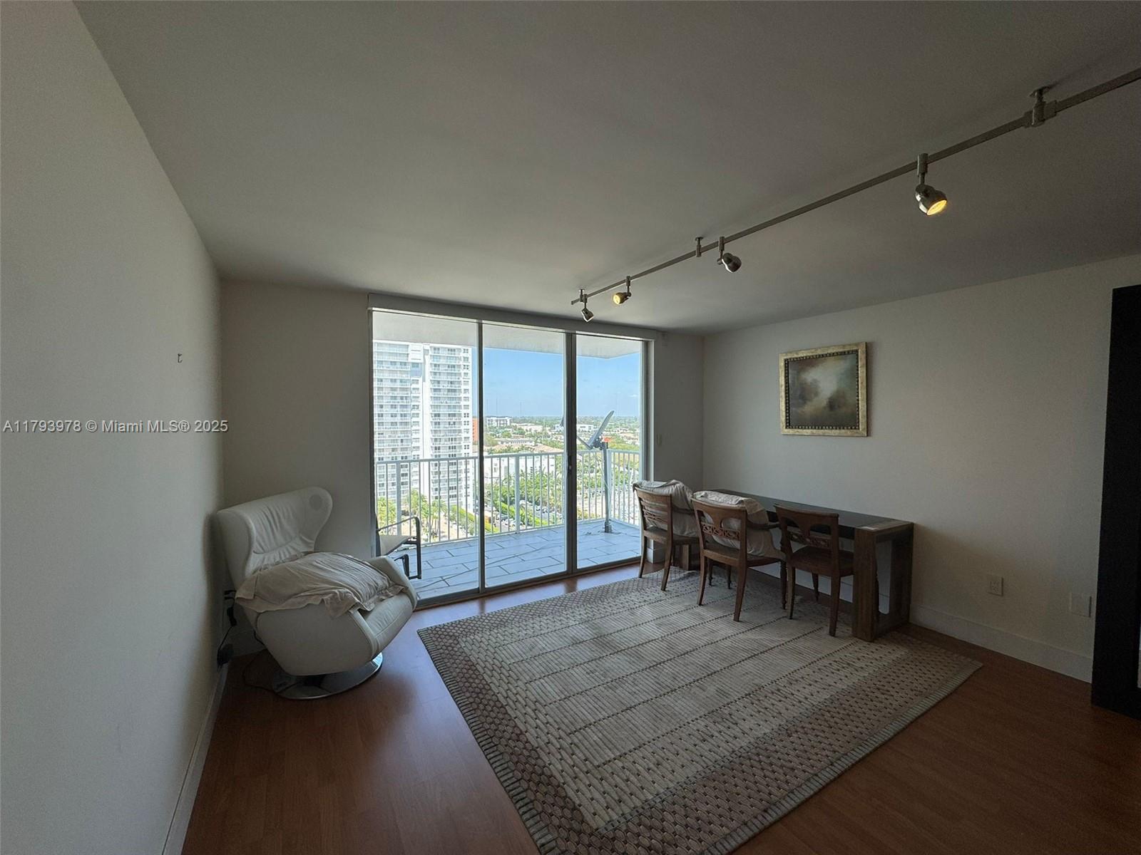 ADMIRALS PORT CONDO-WEST - Residential