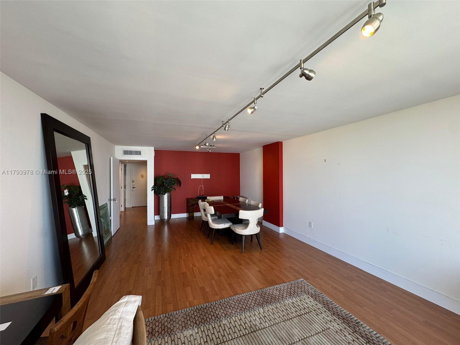 ADMIRALS PORT CONDO-WEST - Residential