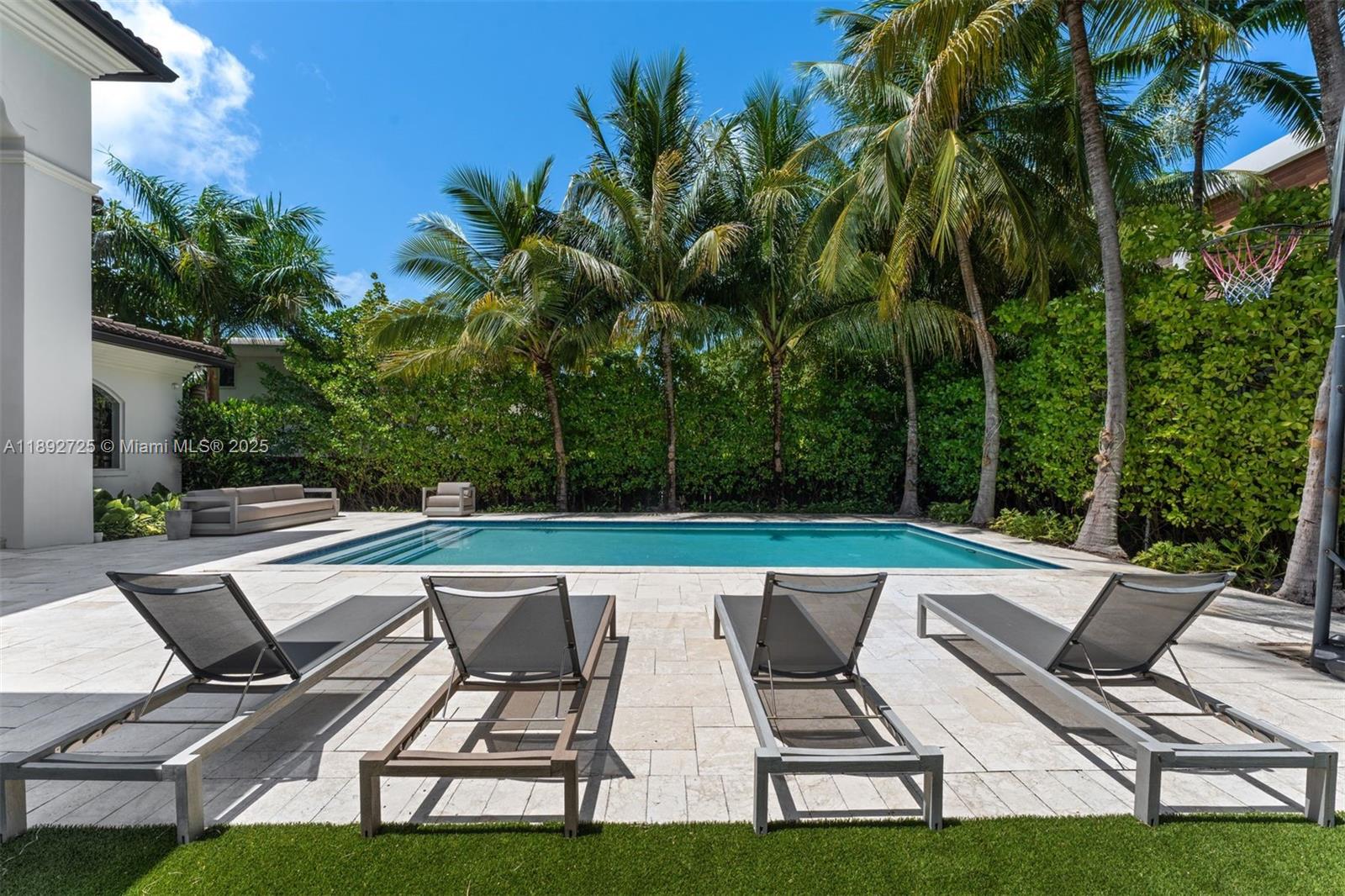 GOLDEN BEACH SEC D - Residential