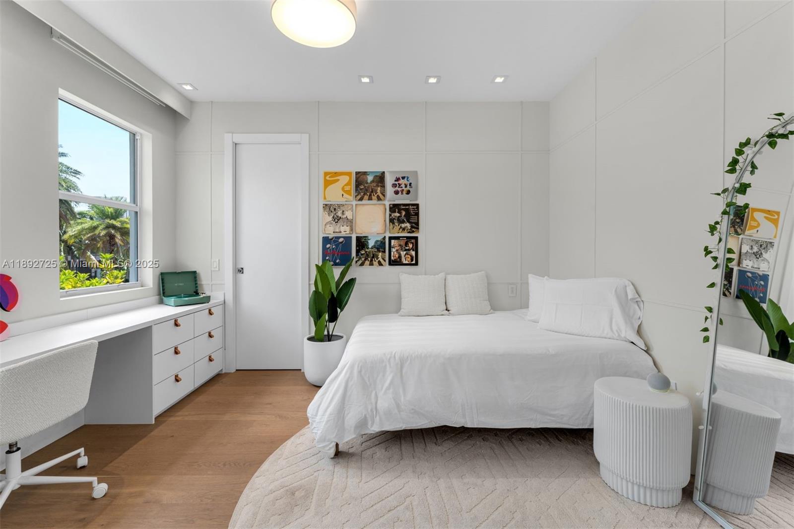 GOLDEN BEACH SEC D - Residential